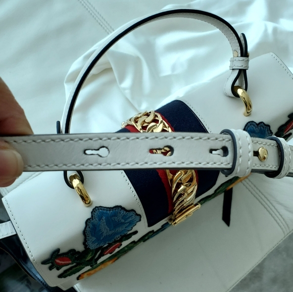 Autgentic Gucci Sylvie Medium - Picture 11 of 11